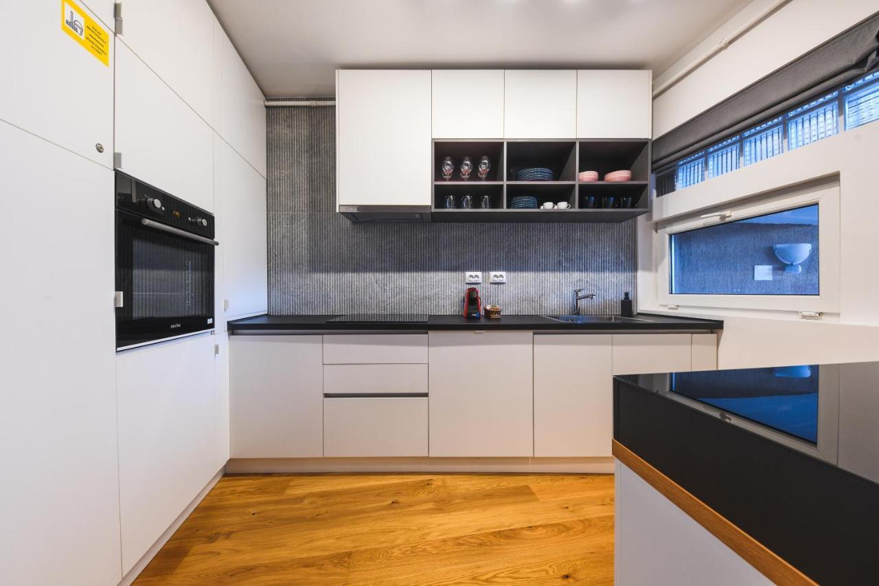 Charming 2 Bedroom Apartment Клуж-Напока Экстерьер фото