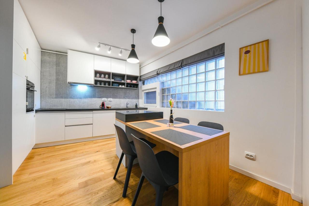 Charming 2 Bedroom Apartment Клуж-Напока Экстерьер фото